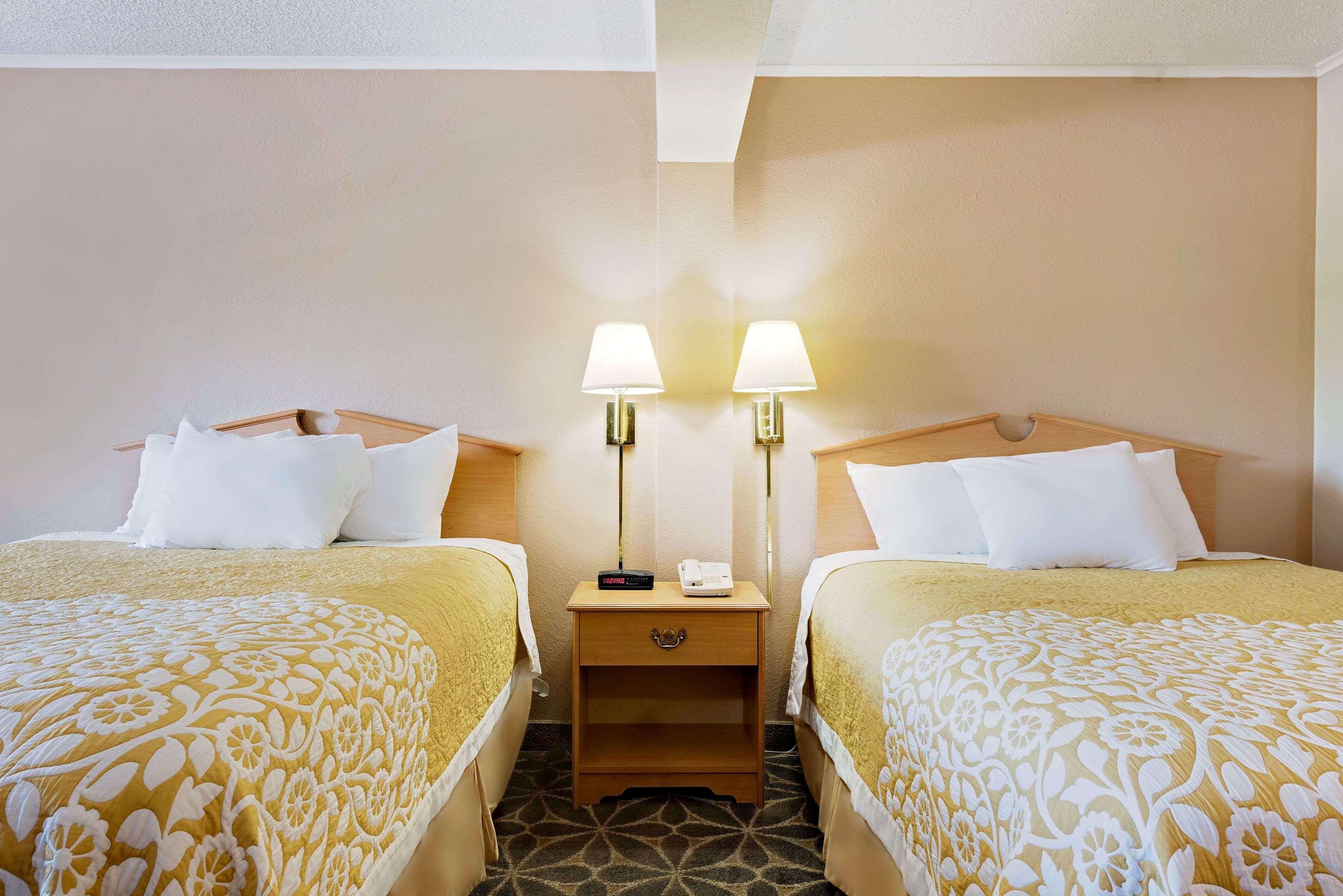Days Inn By Wyndham Fairmont Ngoại thất bức ảnh