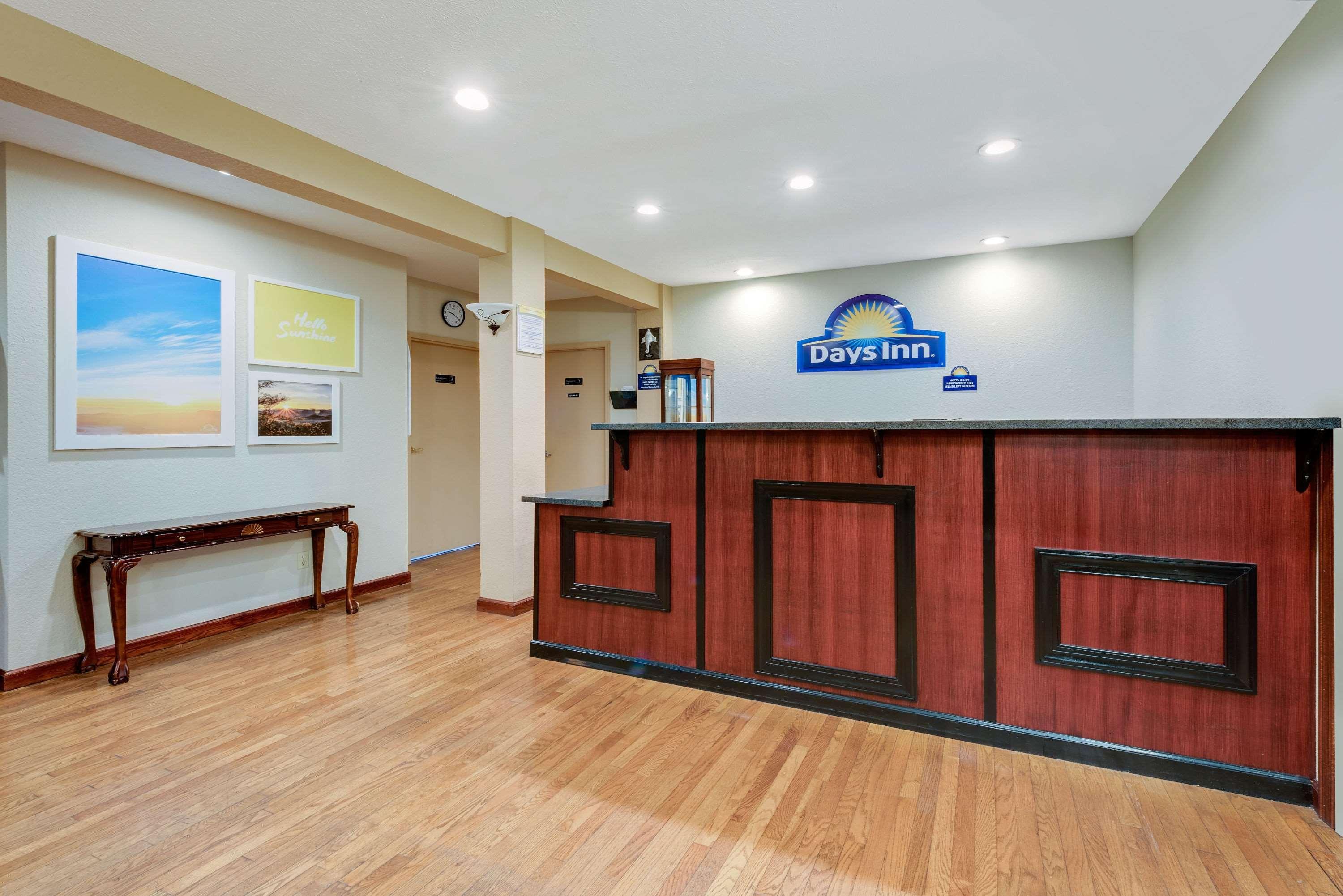 Days Inn By Wyndham Fairmont Ngoại thất bức ảnh
