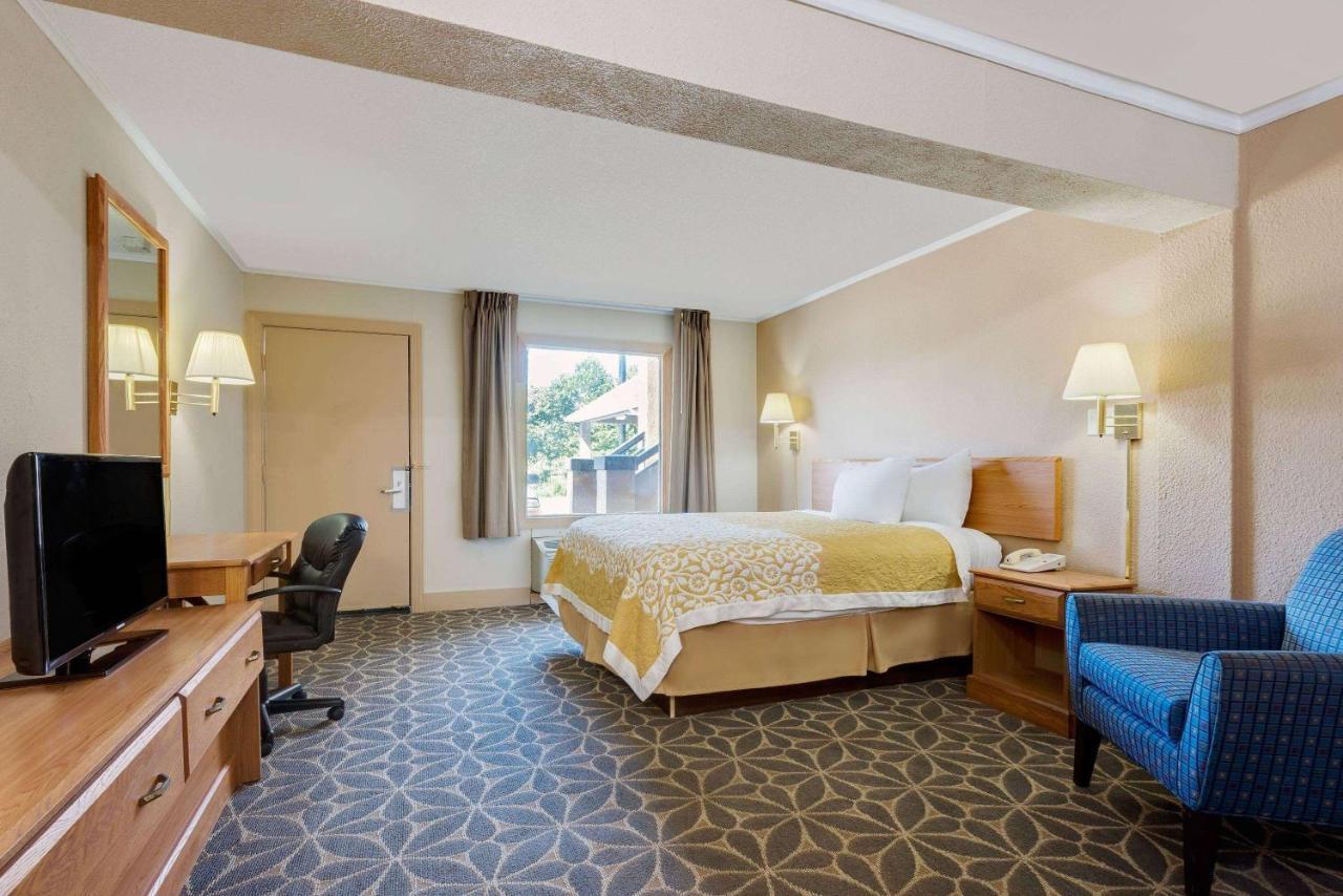 Days Inn By Wyndham Fairmont Ngoại thất bức ảnh